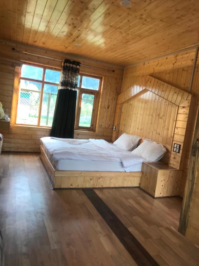 Pine Palace Resort Pahalgām Eksteriør billede