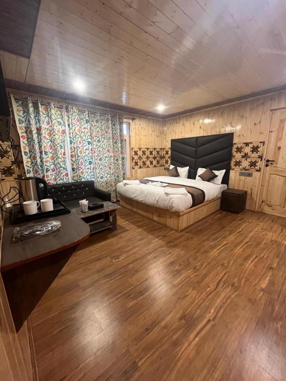 Pine Palace Resort Pahalgām Eksteriør billede